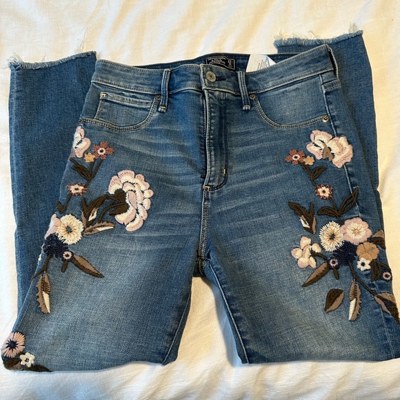 Abercrombie Embroidered Jeans - Picture 2 of 4